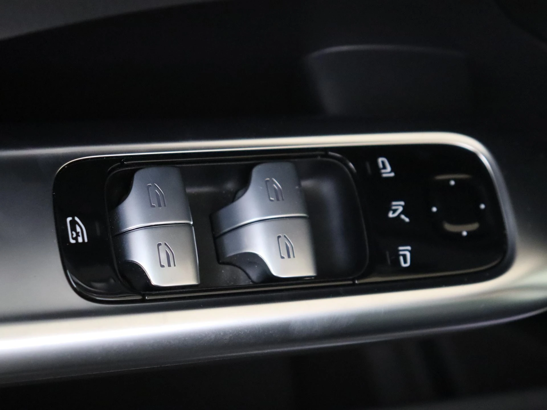 Mercedes-Benz-C-Klasse-image-25
