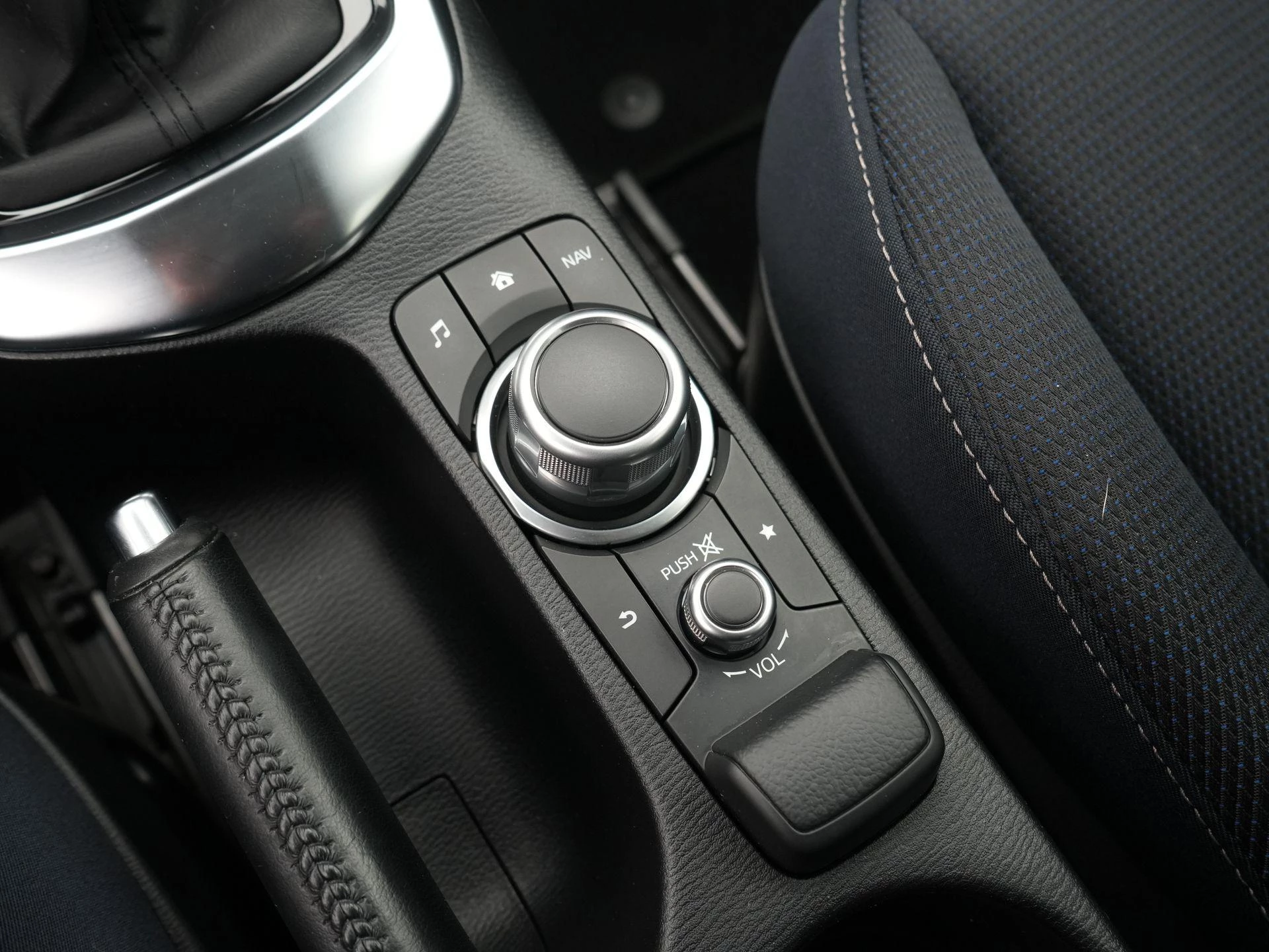 Mazda-2-image-21