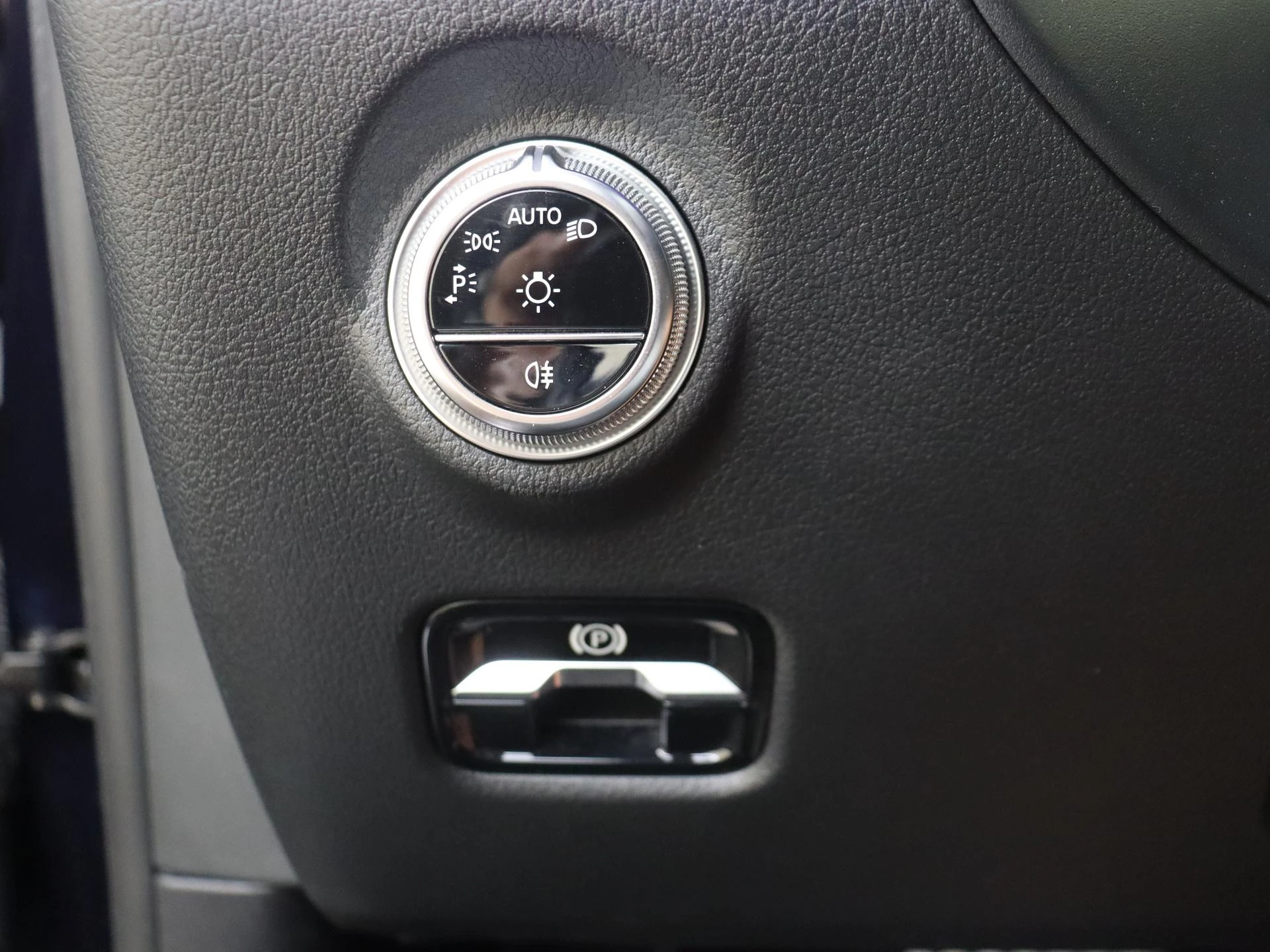 Mercedes-Benz-C-Klasse-image-24