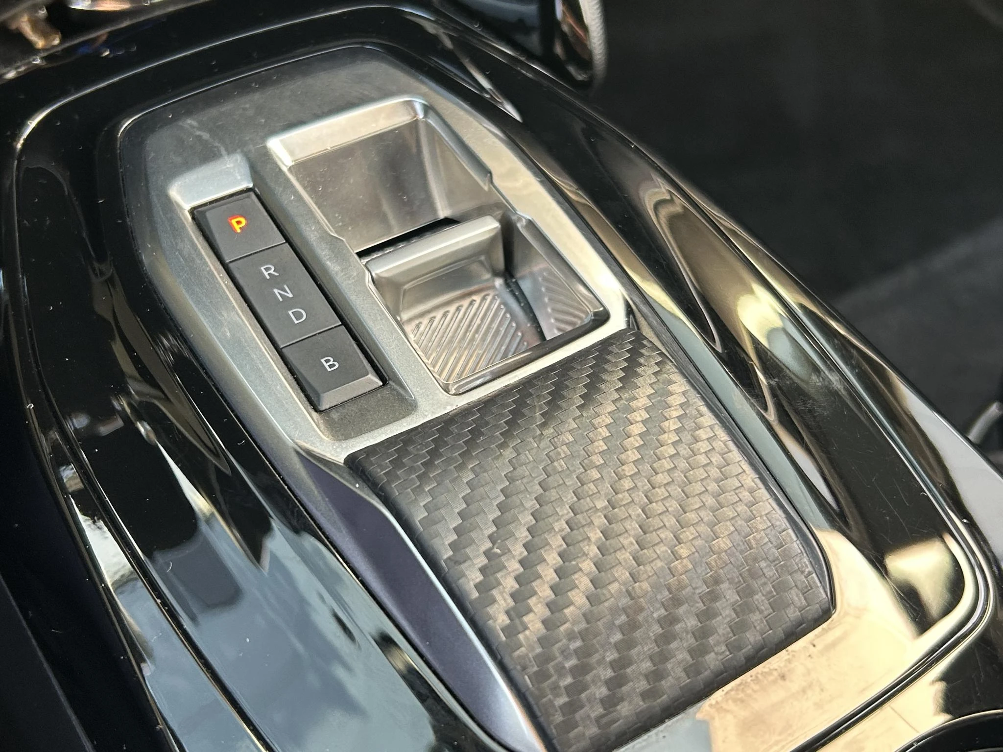 Peugeot-e-2008-image-18