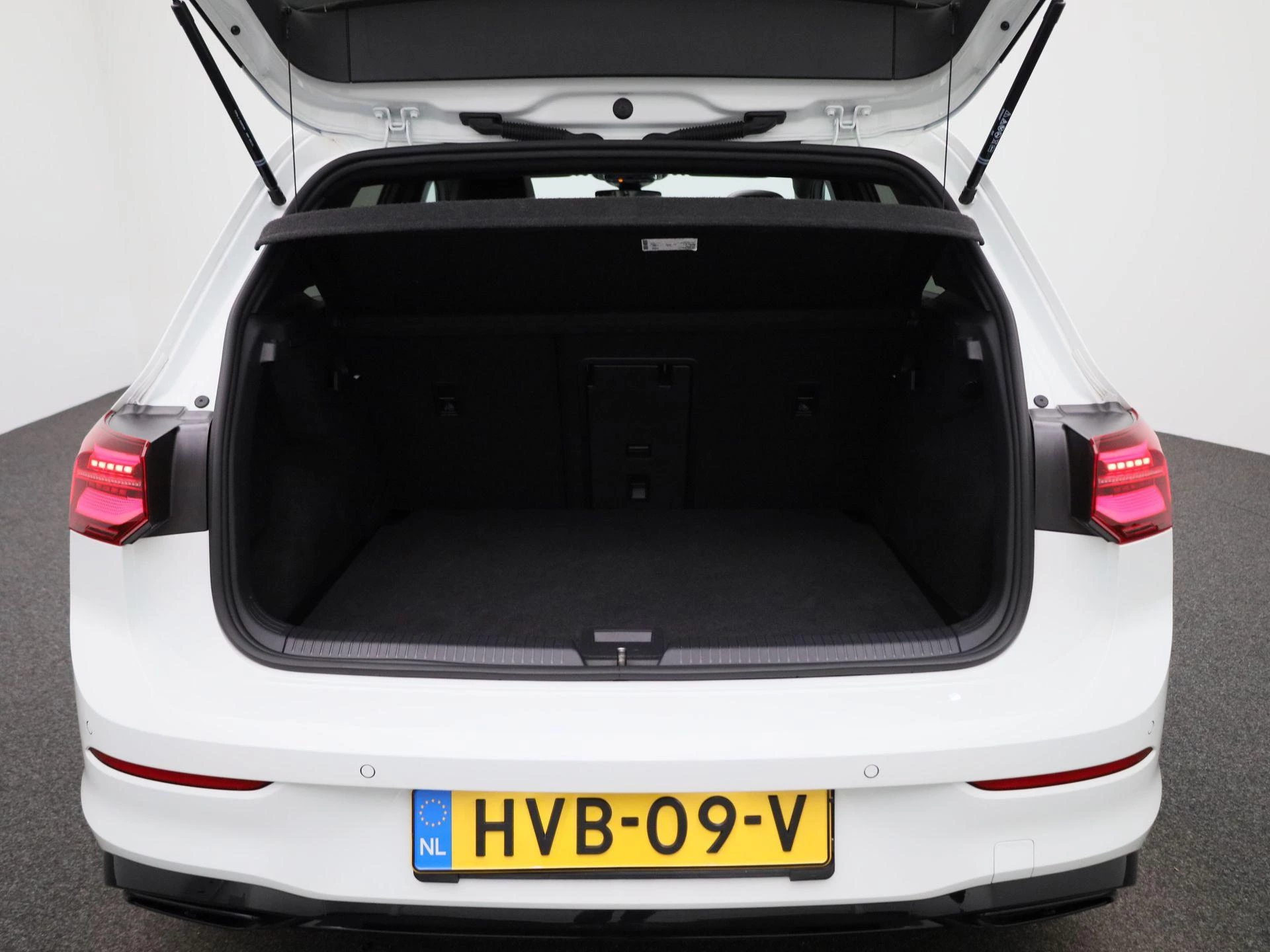 Volkswagen-Golf-image-12