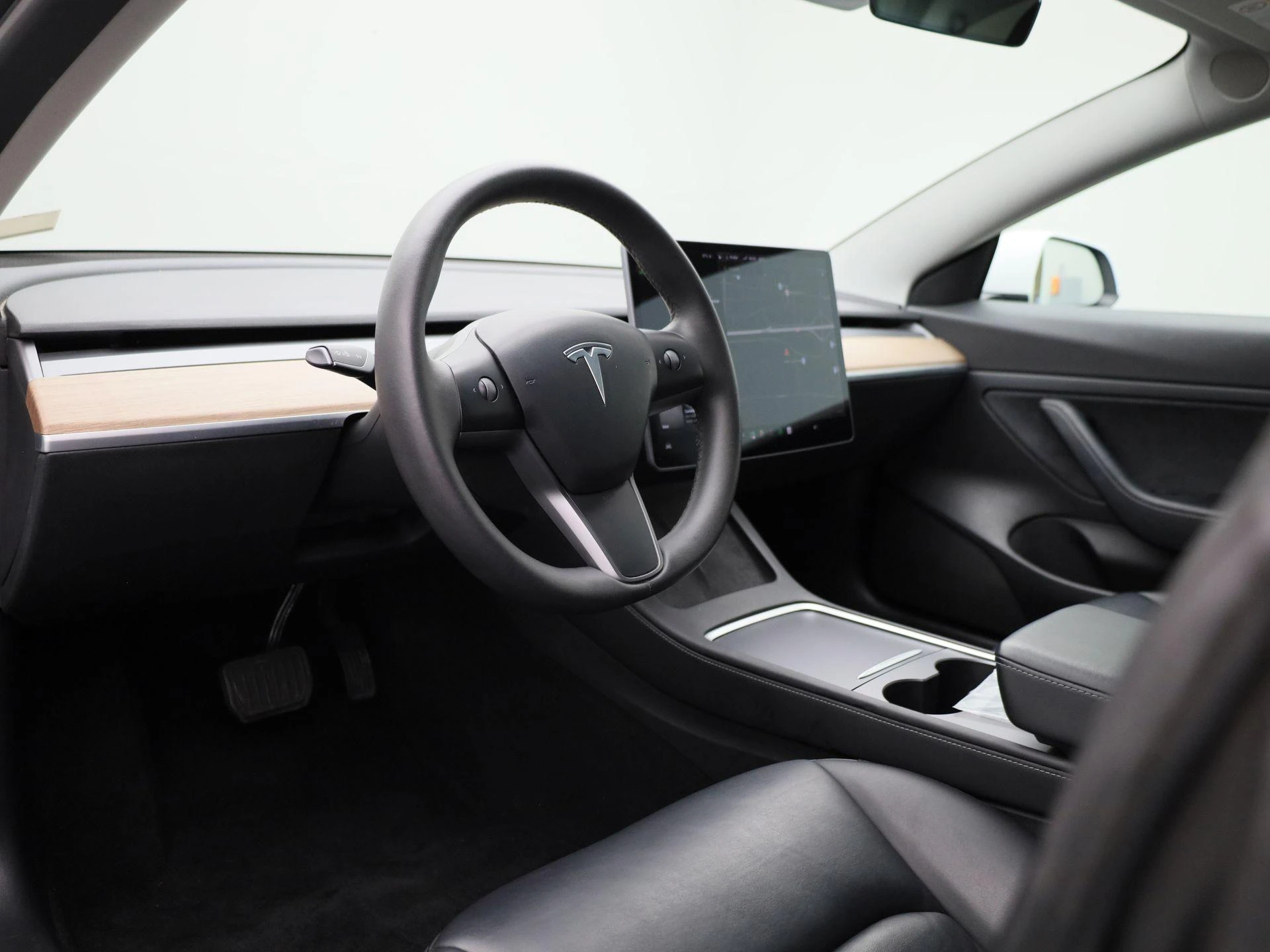 Tesla-Model 3-image-32