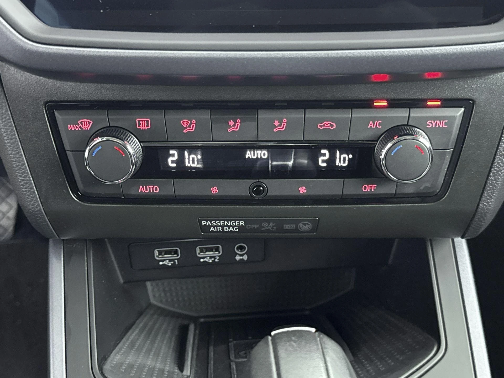 SEAT-Arona-image-18