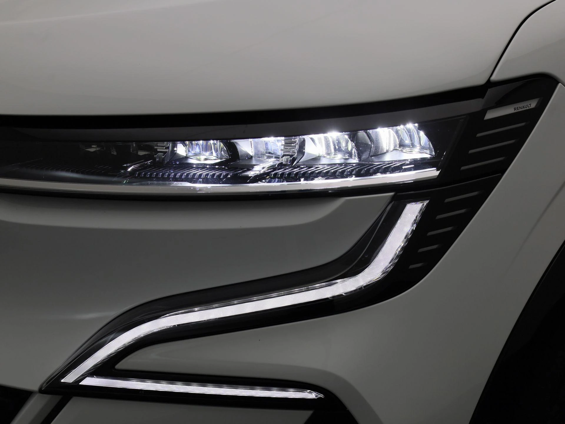 Renault-Megane E-Tech-image-13