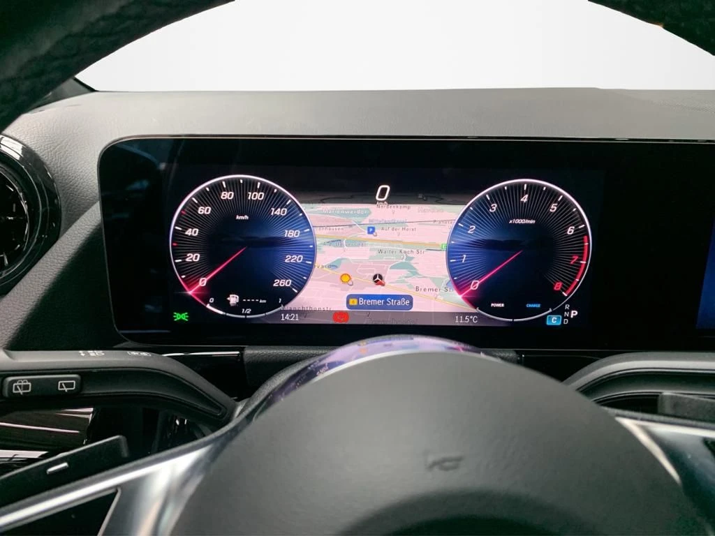 Mercedes-Benz-GLA 200-image-16