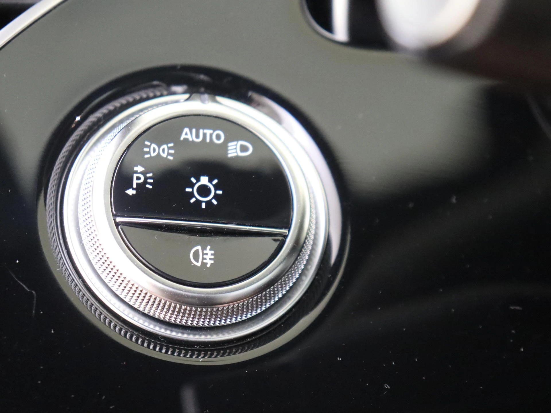 Mercedes-Benz-E-Klasse-image-23
