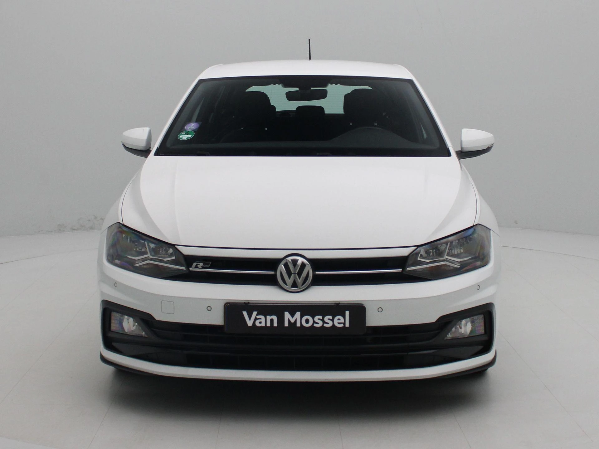 Volkswagen-Polo-image-2