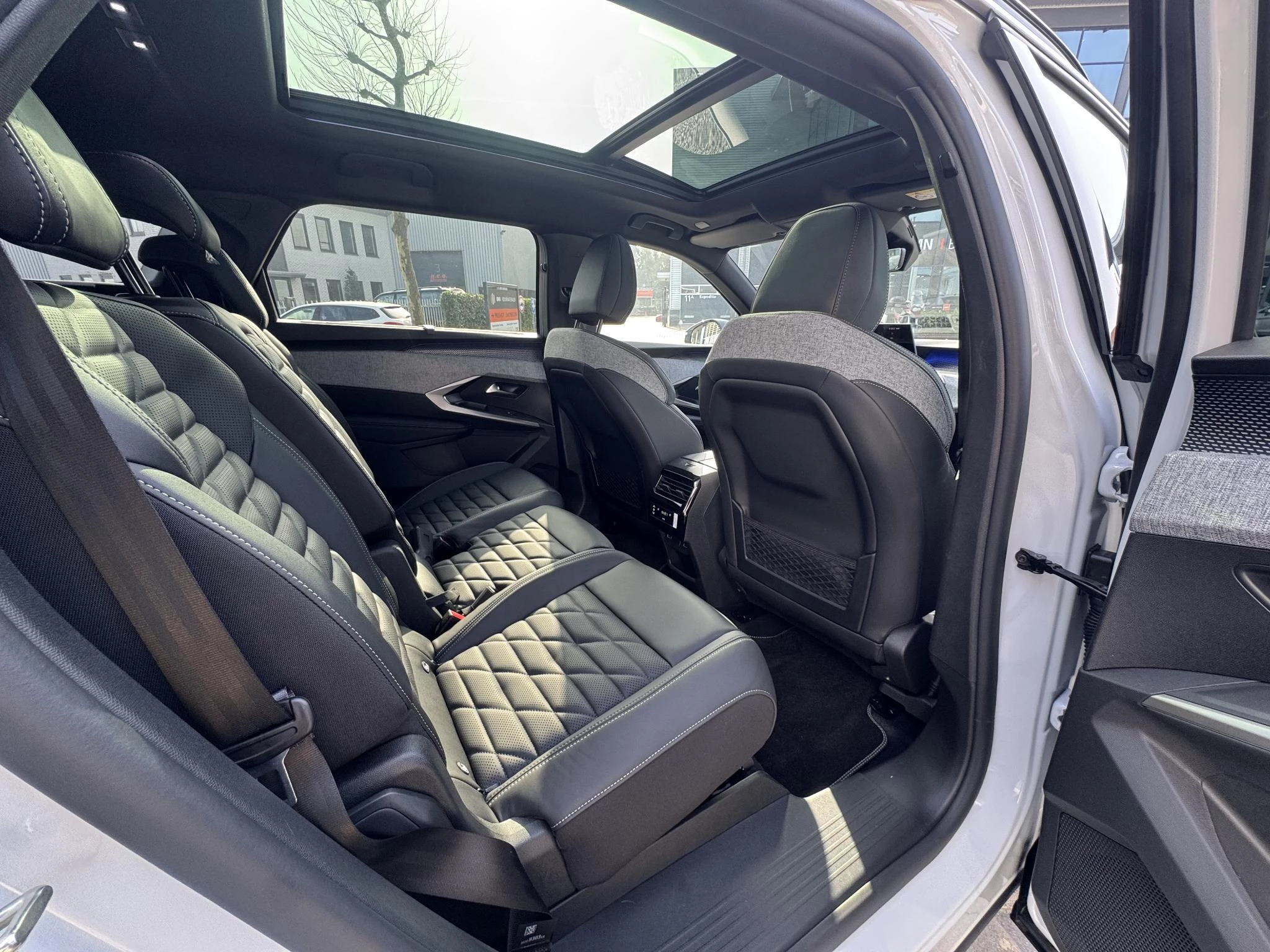 Peugeot-e-5008-image-17