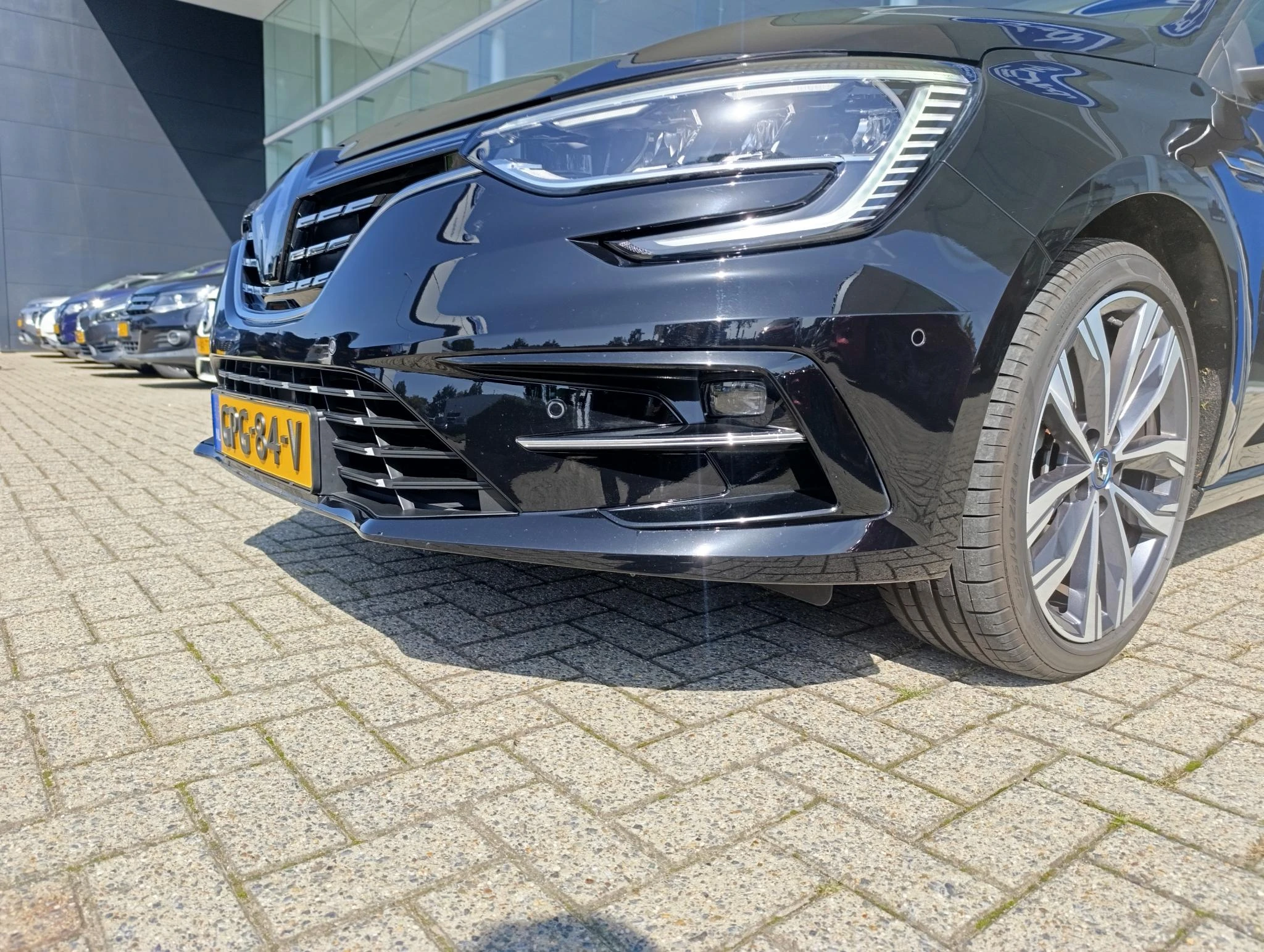 Renault-Megane E-Tech-image-6