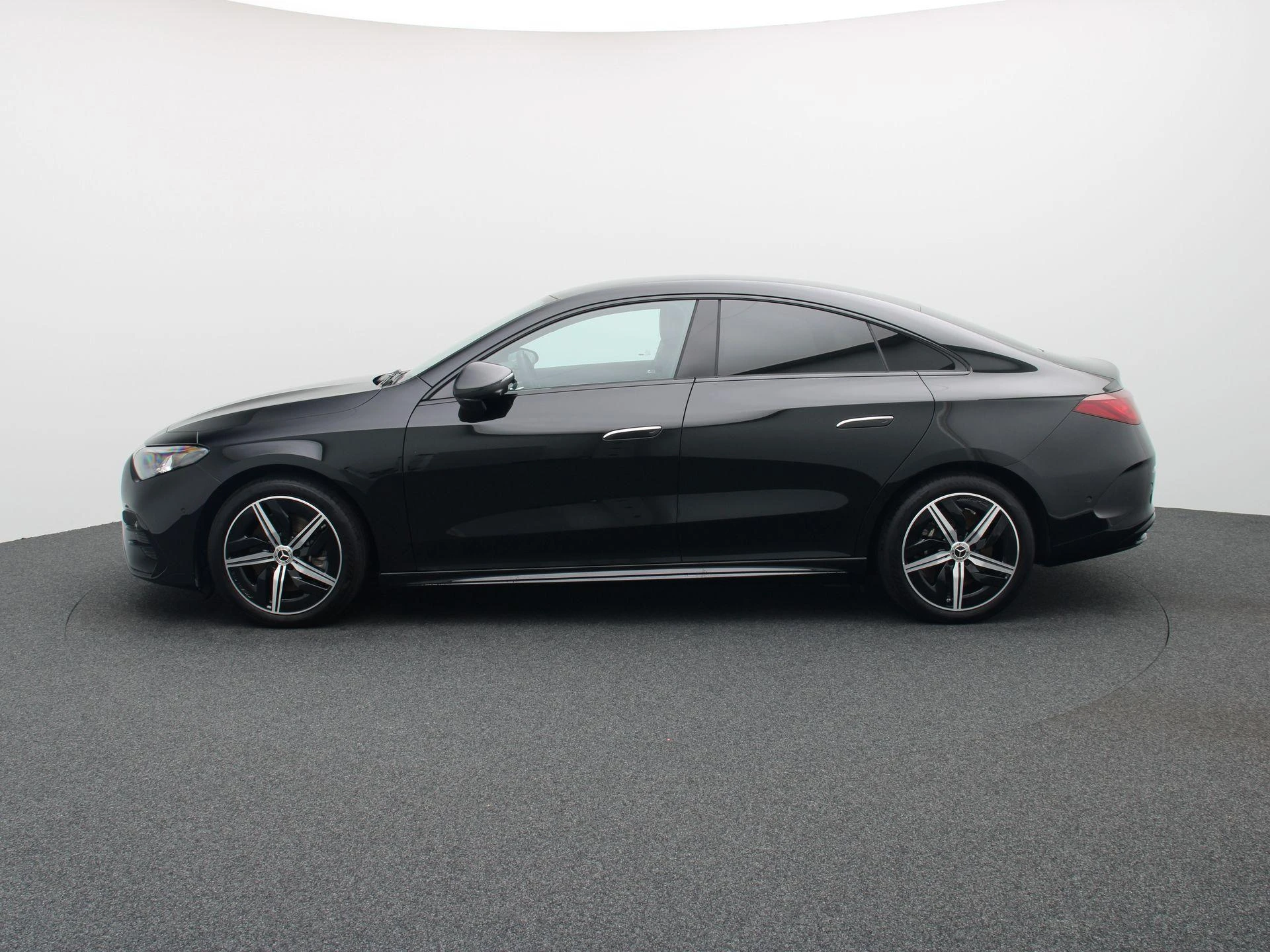 Mercedes-Benz-CLA-image-3