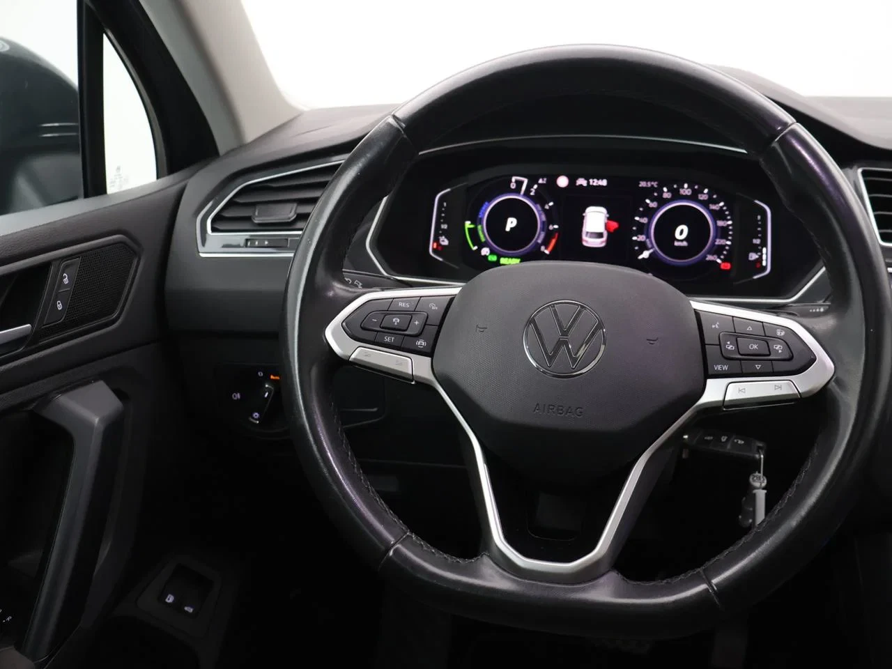 Volkswagen-Tiguan-image-8