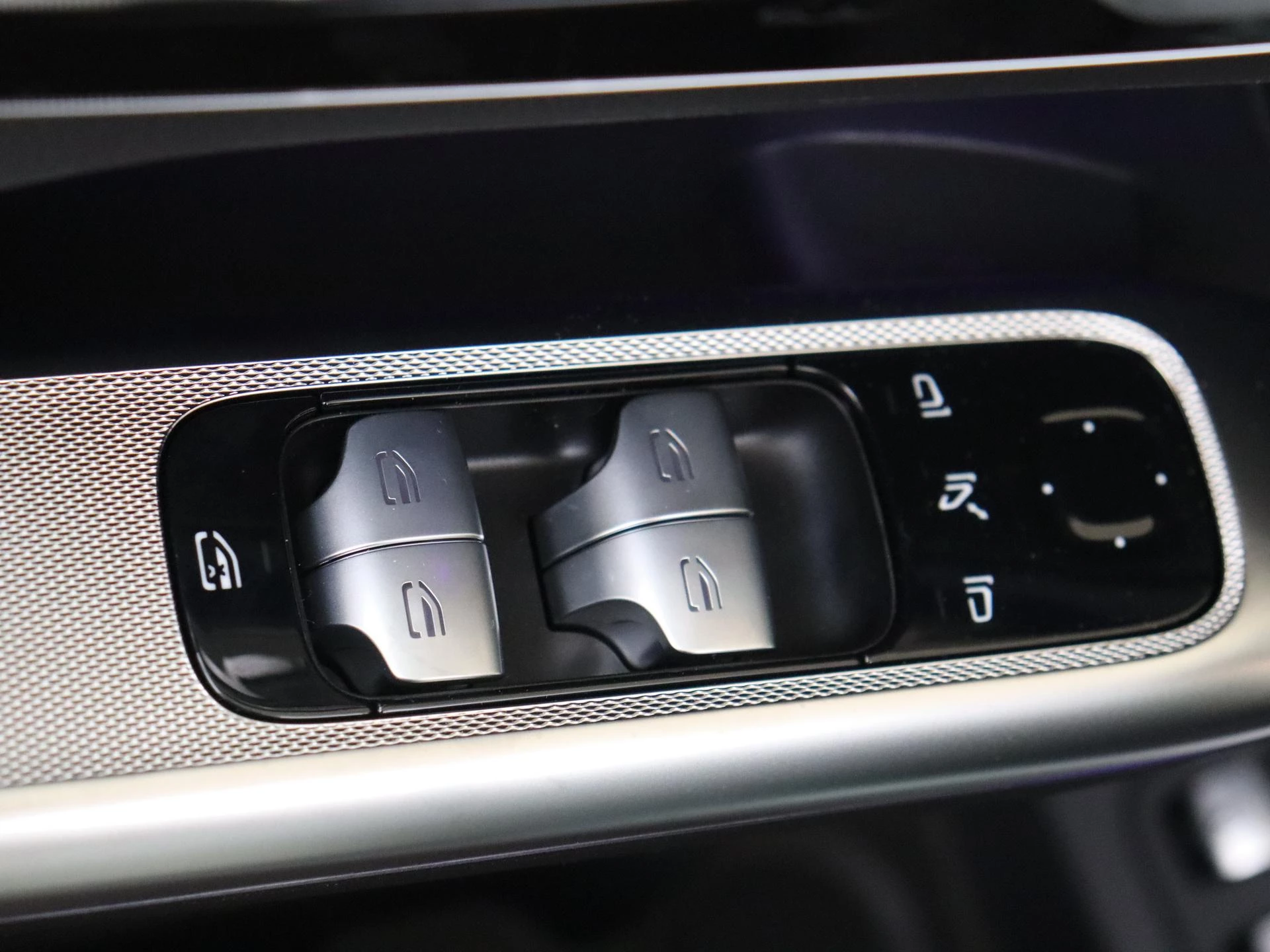 Mercedes-Benz-GLC-image-25