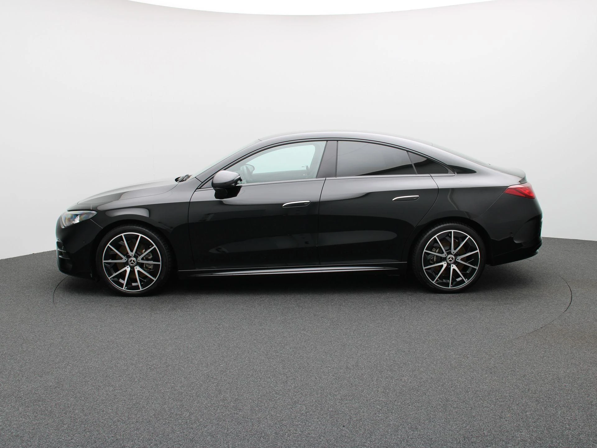 Mercedes-Benz-CLA-image-3