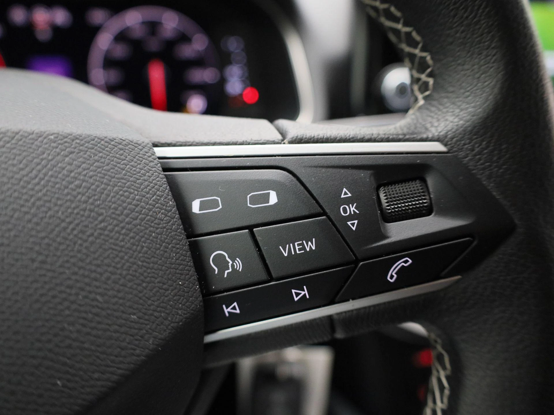 SEAT-Arona-image-18