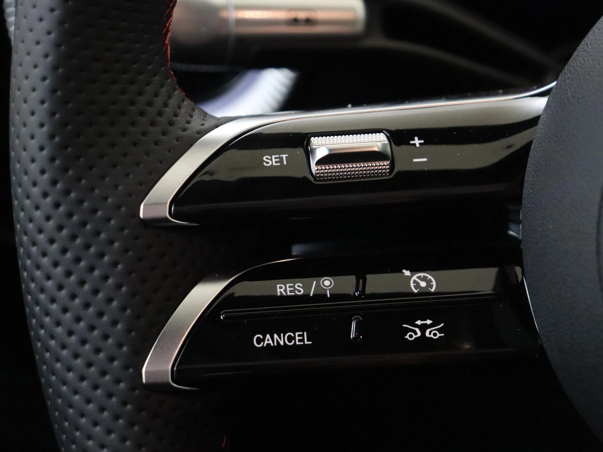 Mercedes-Benz-CLA-image-15