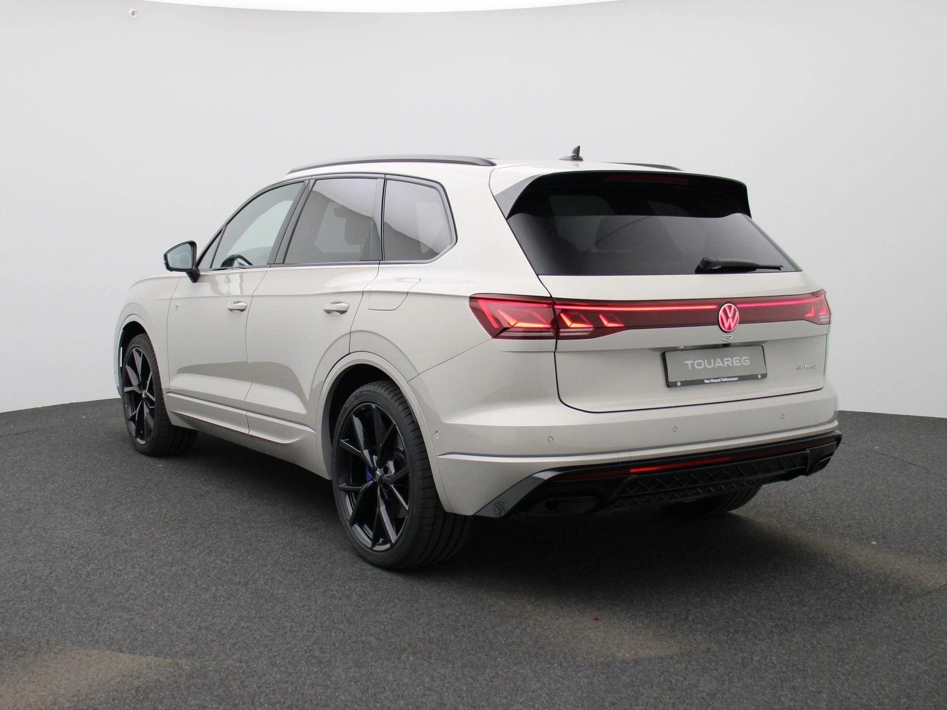 Volkswagen-Touareg-image-1