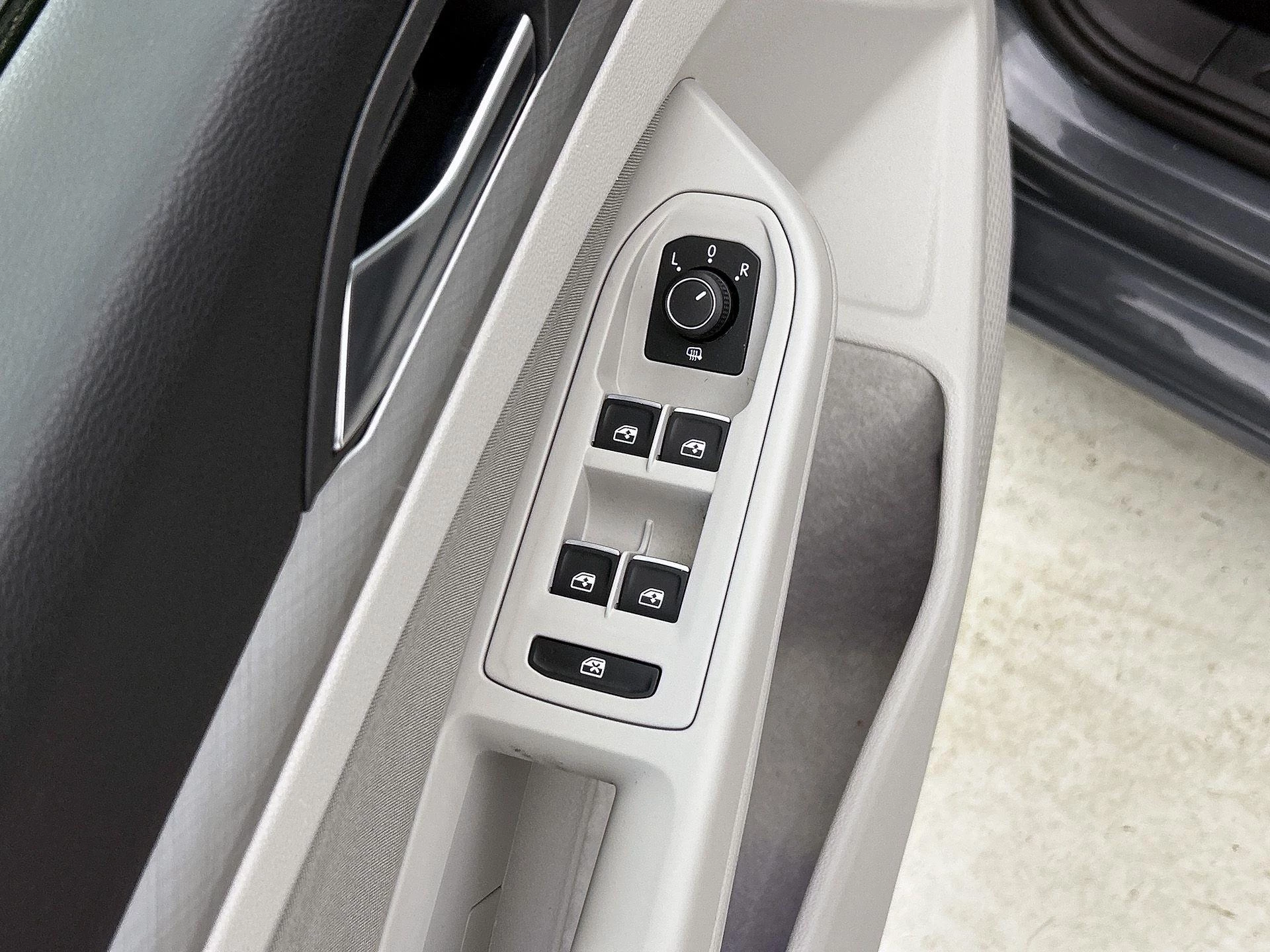 Volkswagen-Golf-image-29
