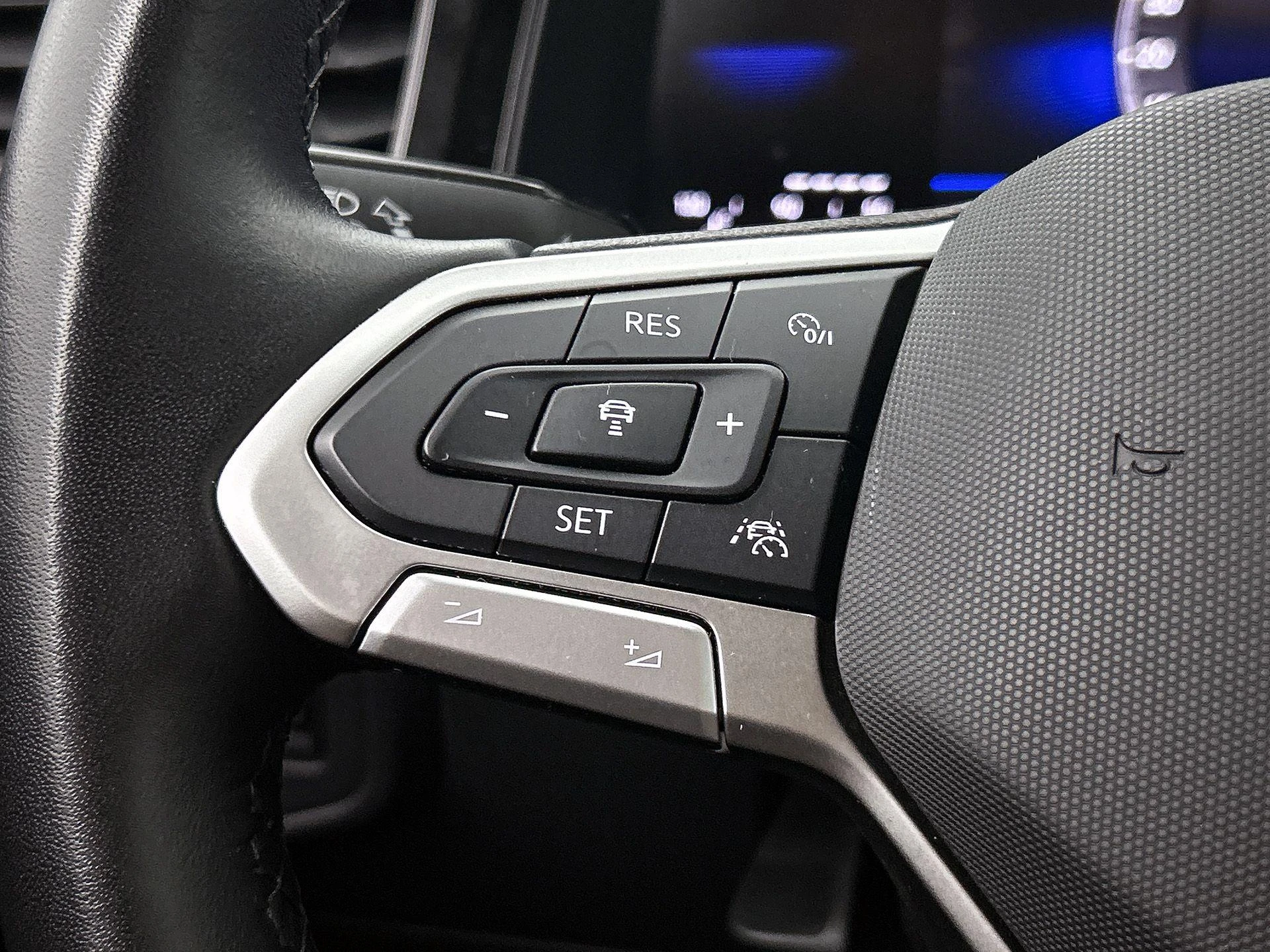 Volkswagen-Polo-image-5