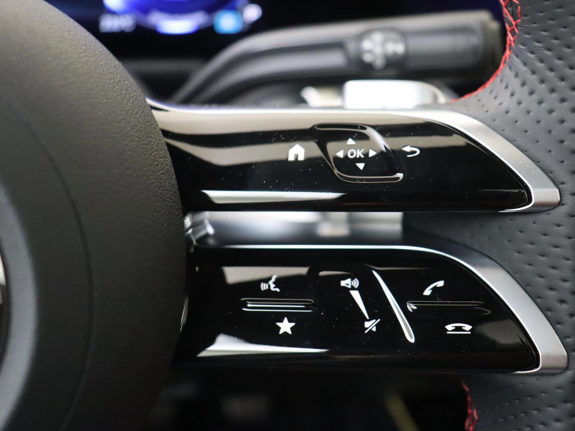 Mercedes-Benz-EQB-image-14