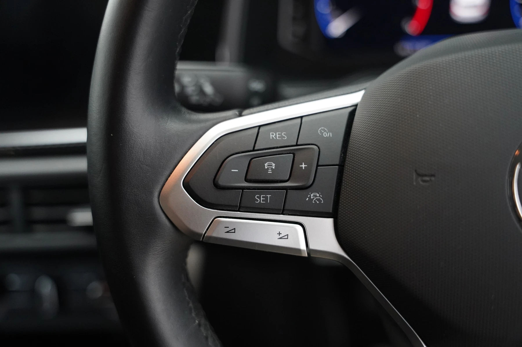 Volkswagen-Polo-image-16