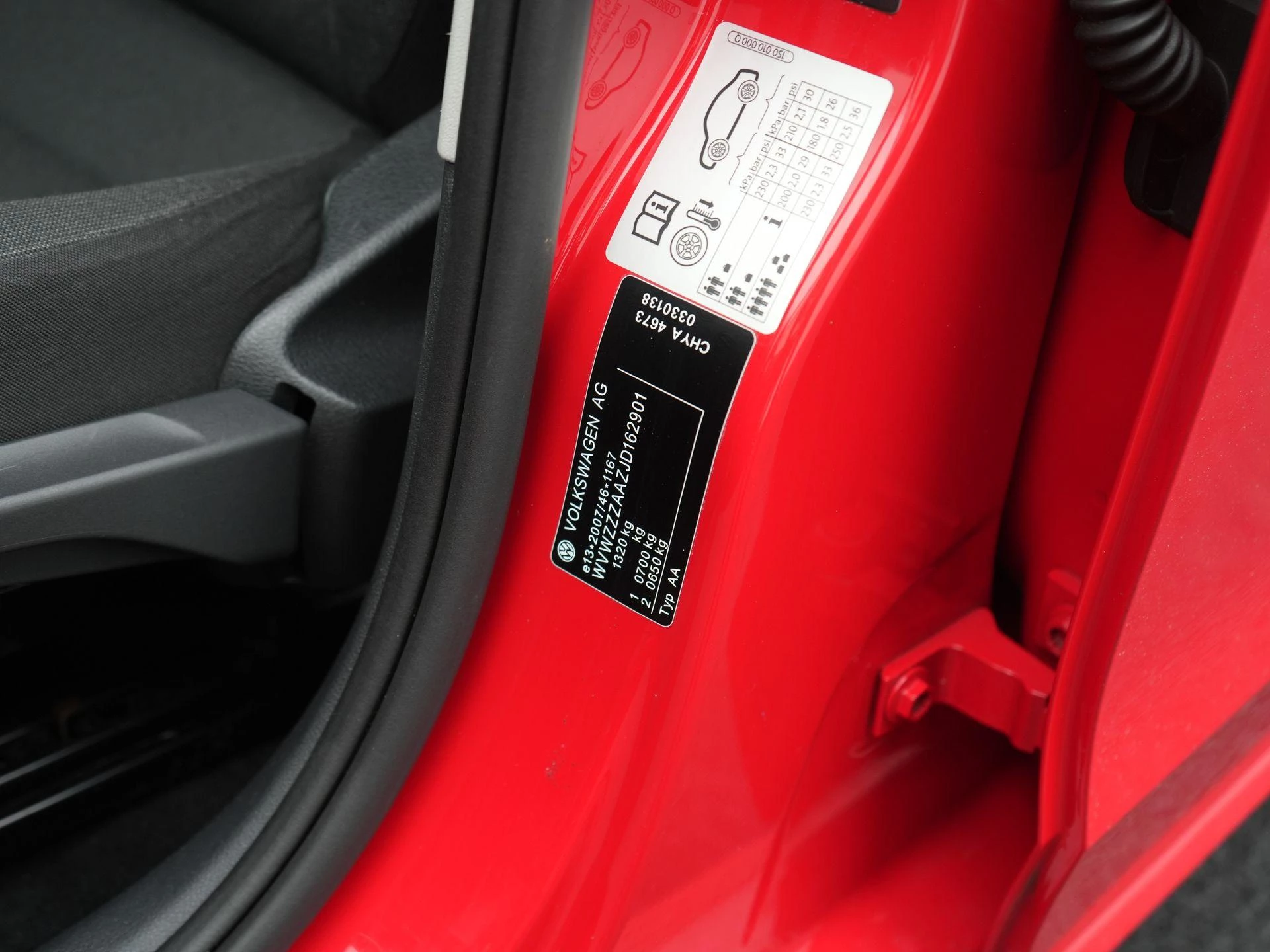 Volkswagen-up!-image-25