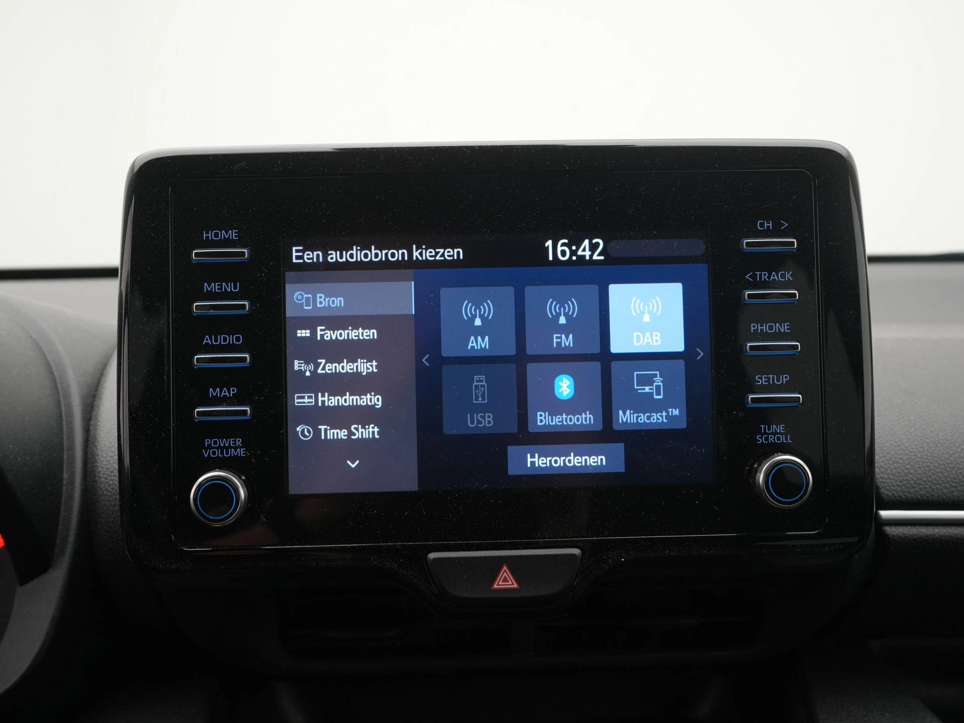 Toyota-Yaris-image-13