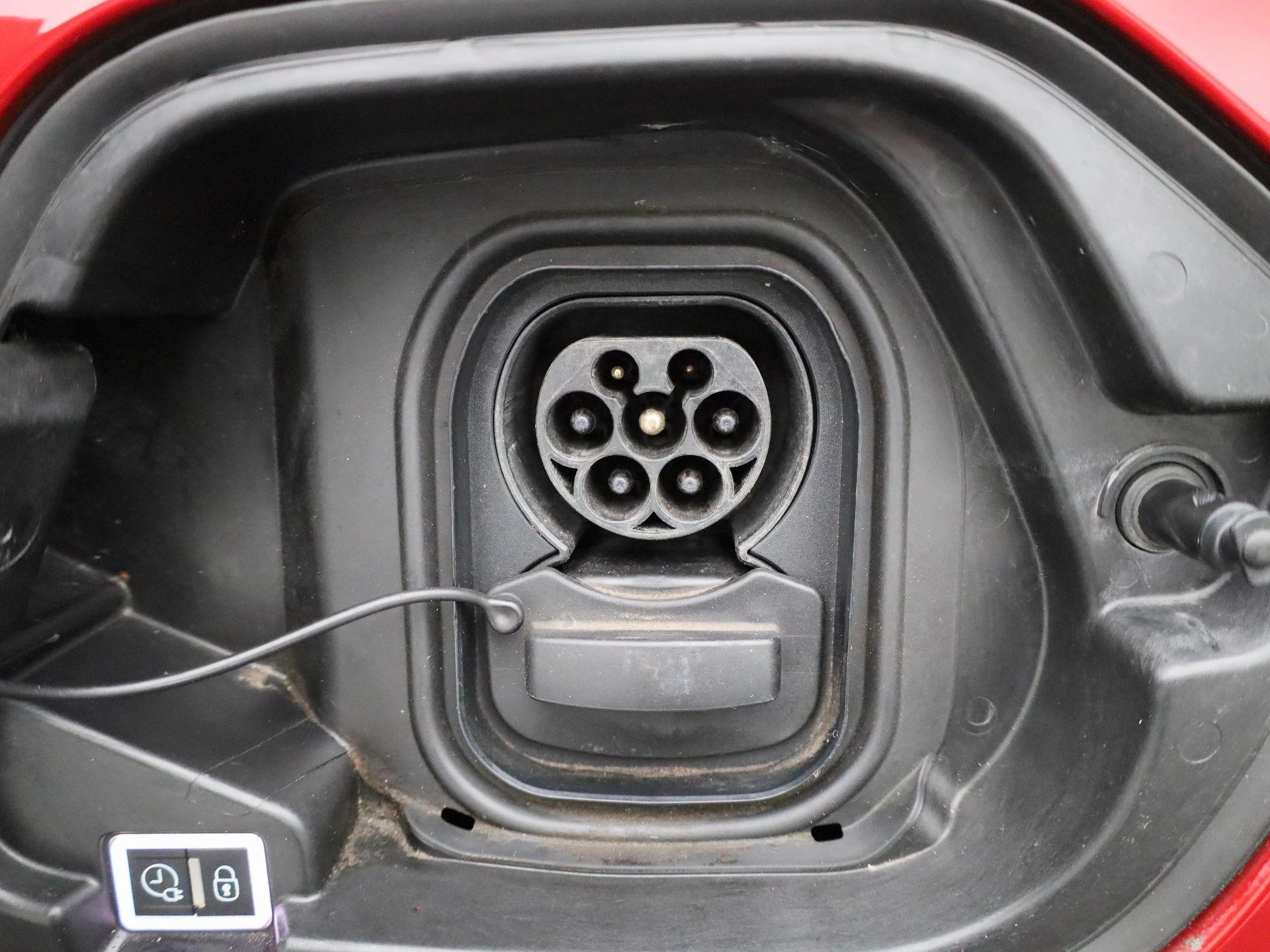 Peugeot-e-208-image-13
