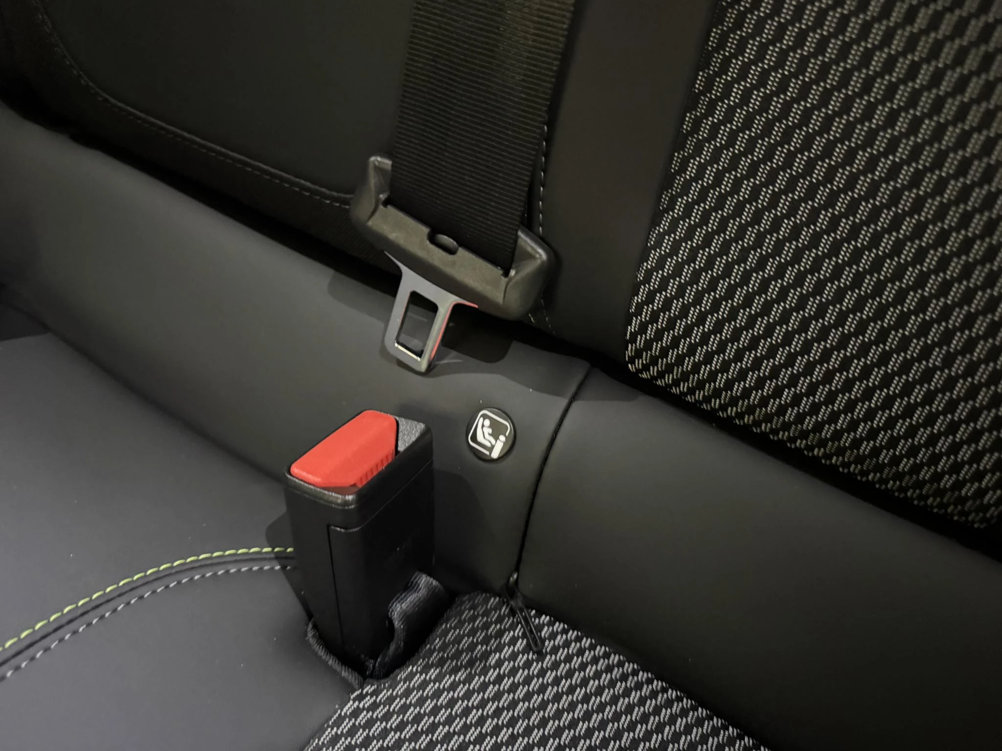 Peugeot-e-208-image-37