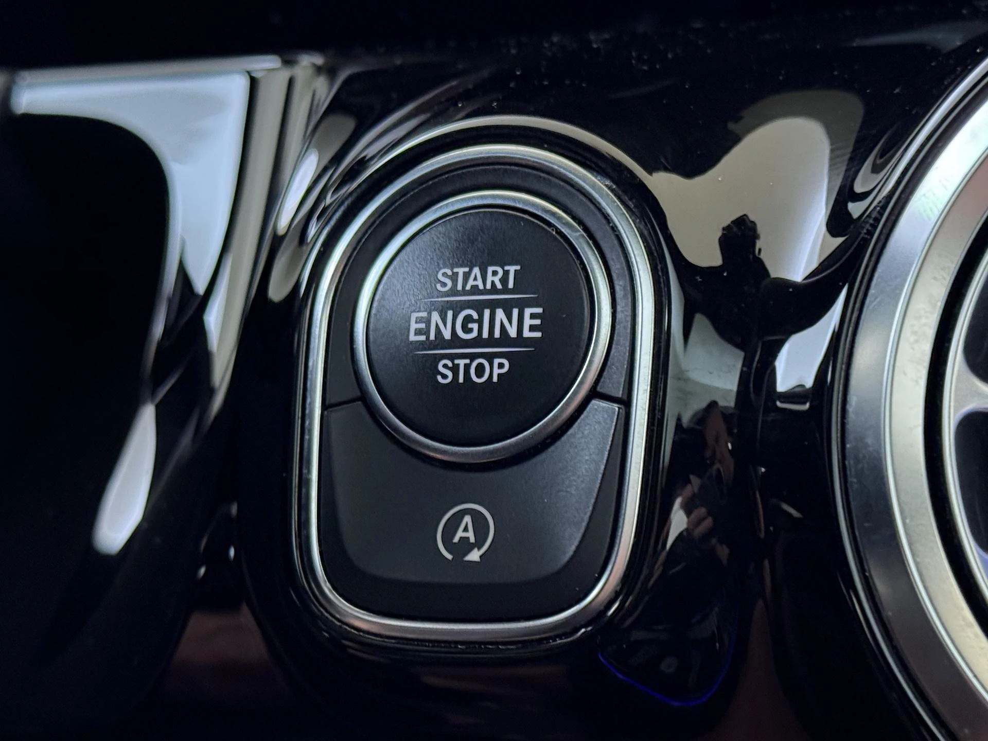Mercedes-Benz-GLA-image-21