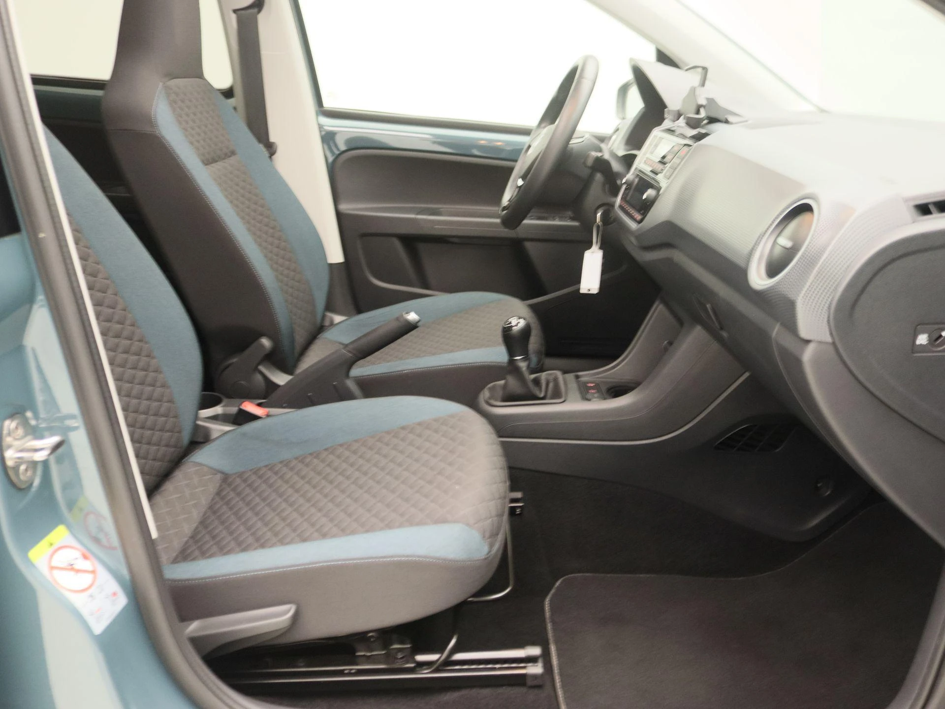 Volkswagen-up!-image-22