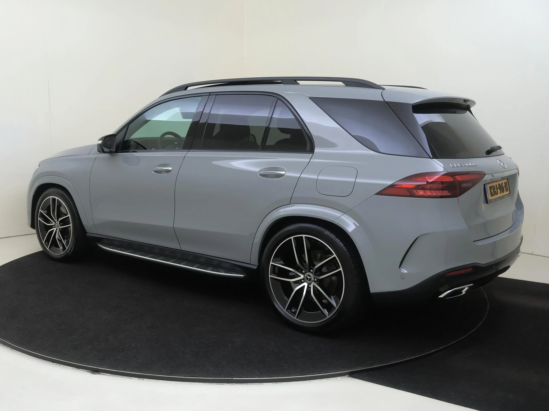 Mercedes-Benz-GLE-image-2