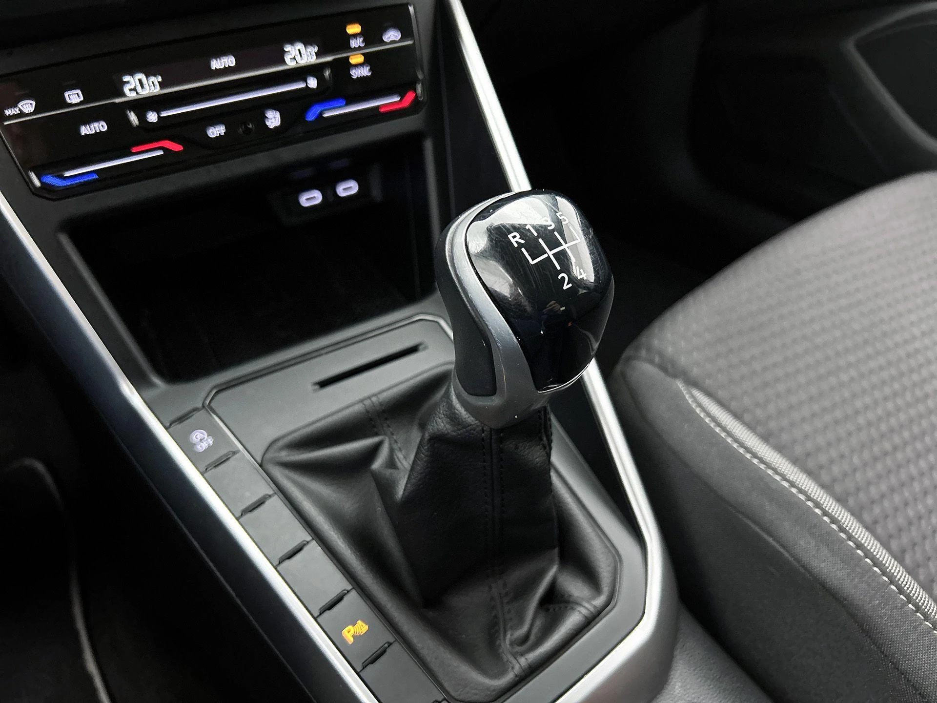 Volkswagen-Polo-image-23