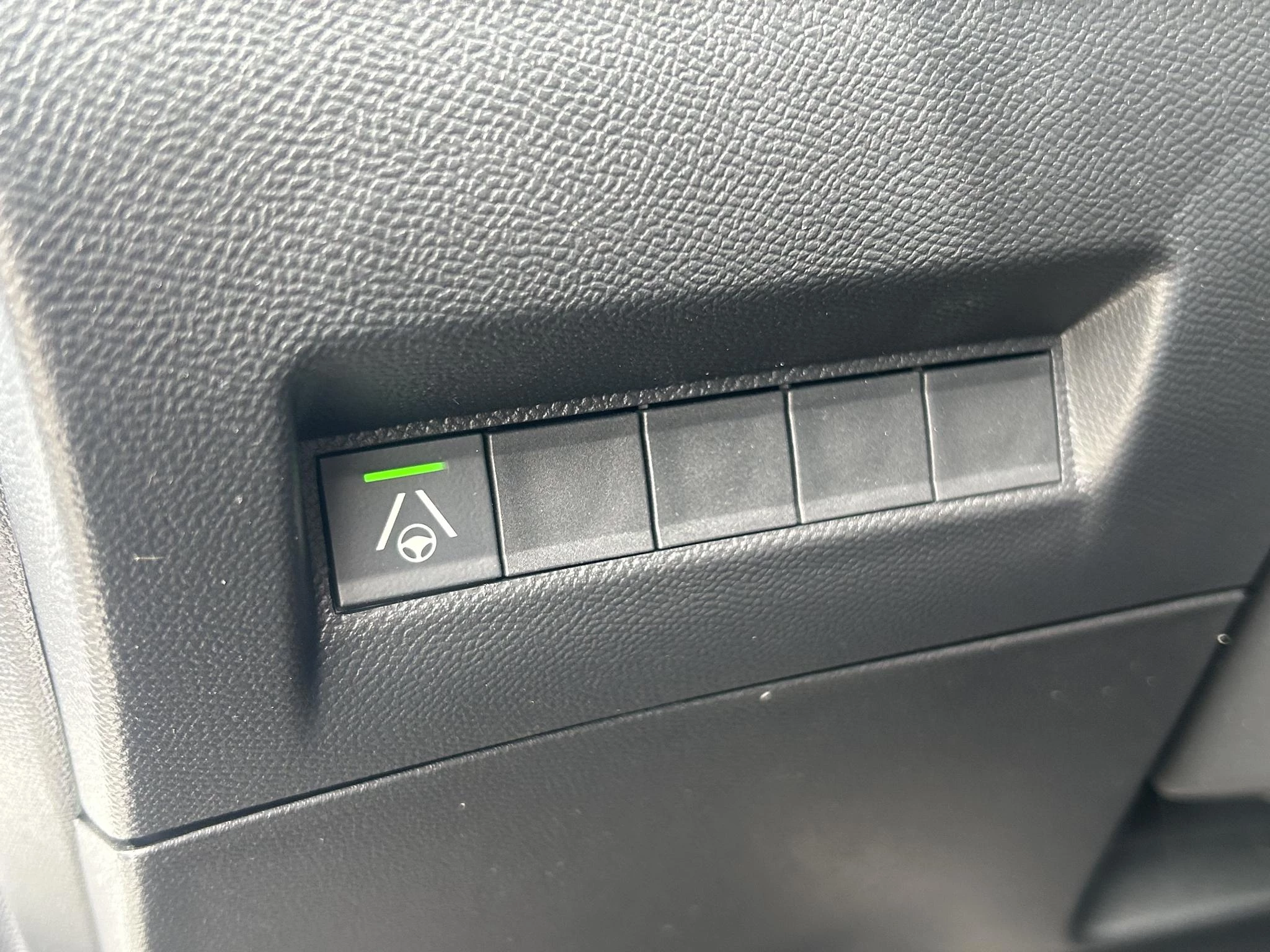 Peugeot-208-image-20
