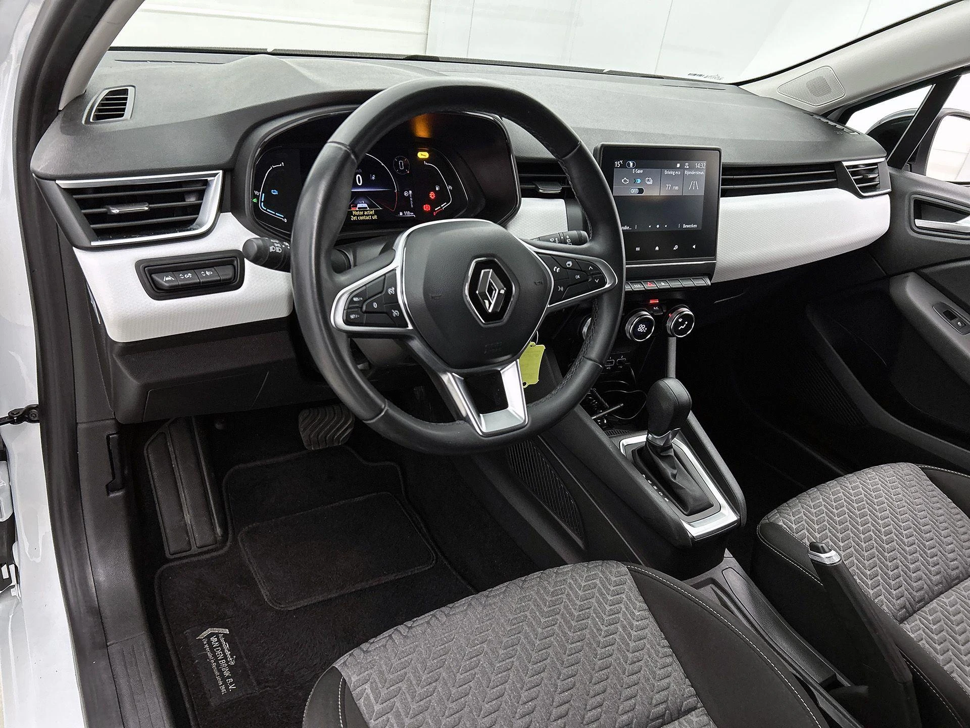 Renault-Clio-image-18