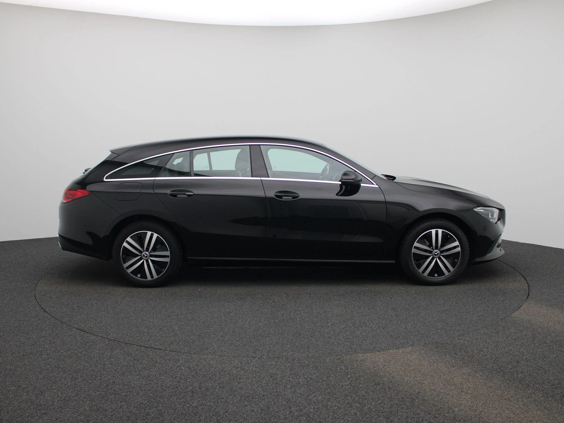 Mercedes-Benz-CLA-image-5
