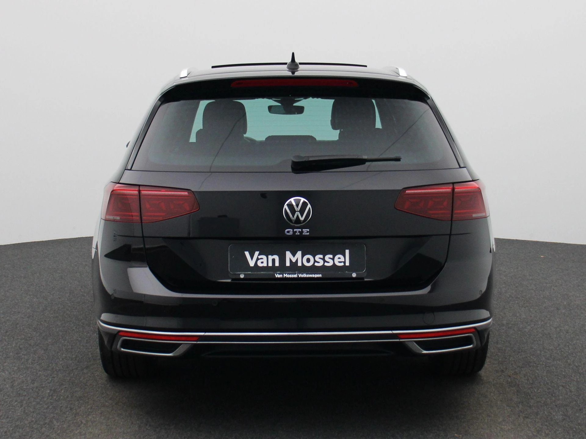 Volkswagen-Passat-image-4