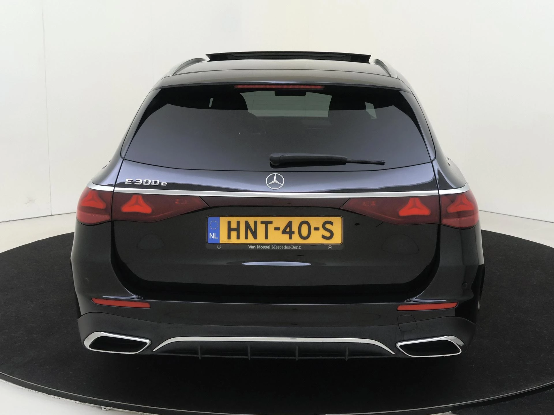 Mercedes-Benz-E-Klasse-image-6