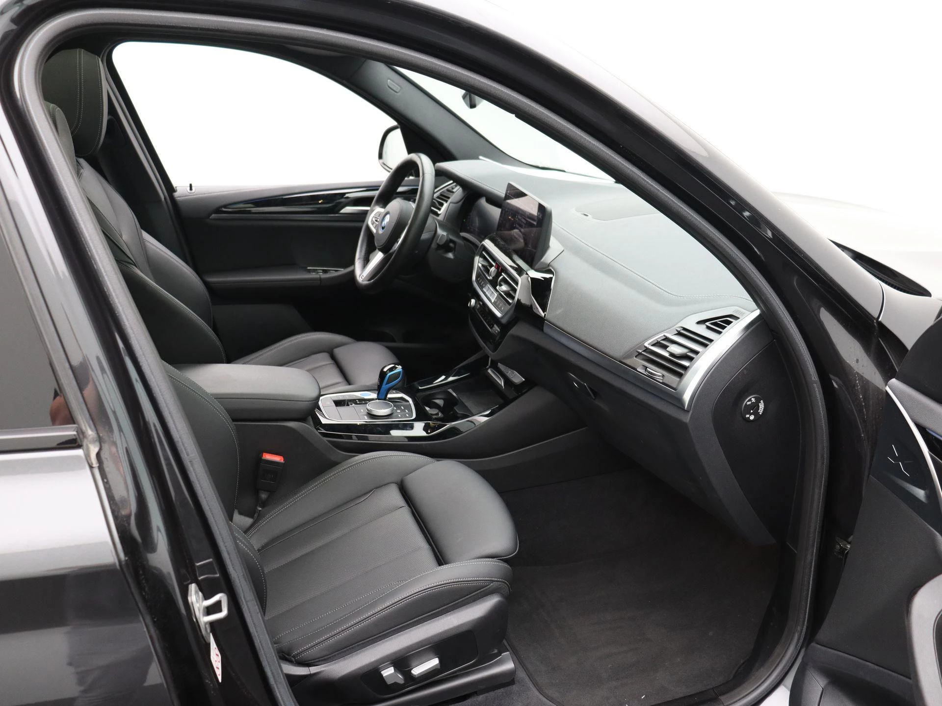 BMW-iX3-image-28