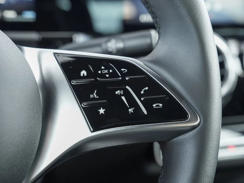 Mercedes-Benz-GLA-image-15