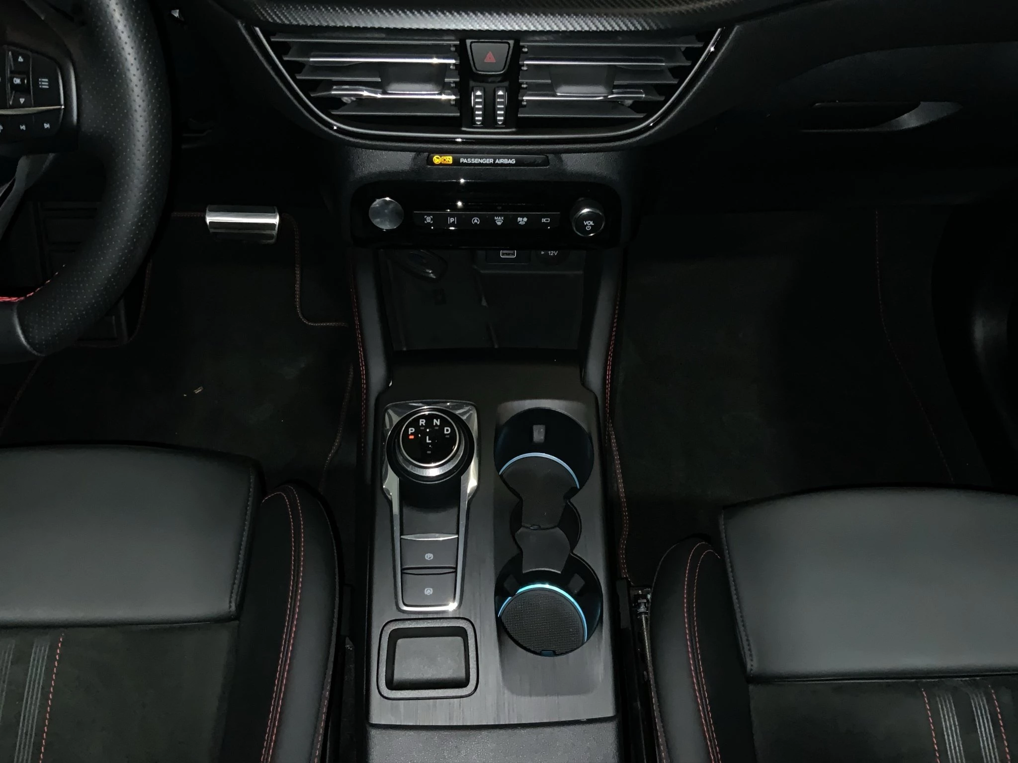 Ford Kuga ST-Line X Aut.*PANO*AHK*360GRAD*LED-MATRIX*NAVI*GRA*WINTER-PKT.