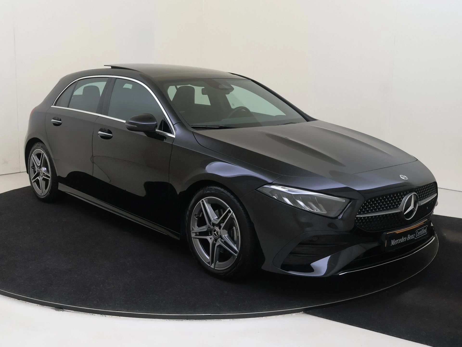 Mercedes-Benz-A-Klasse-image-1