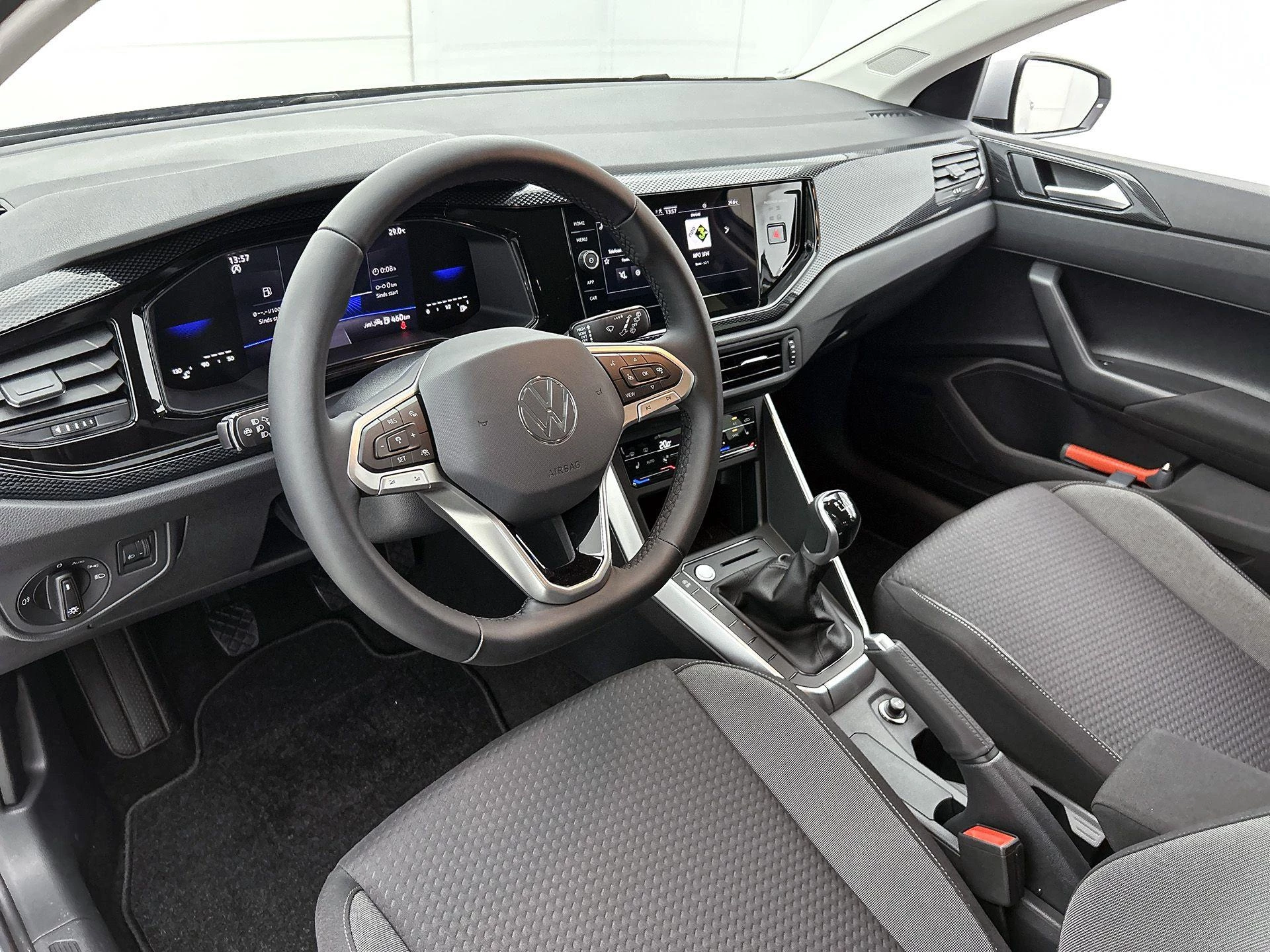Volkswagen-Polo-image-18