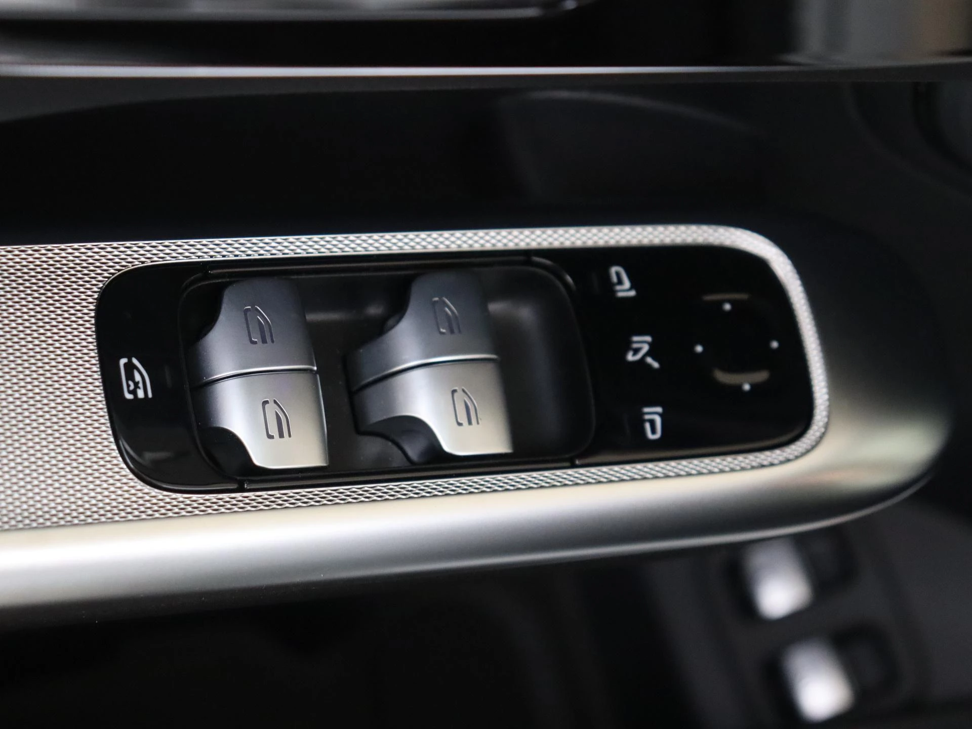 Mercedes-Benz-GLC-image-24