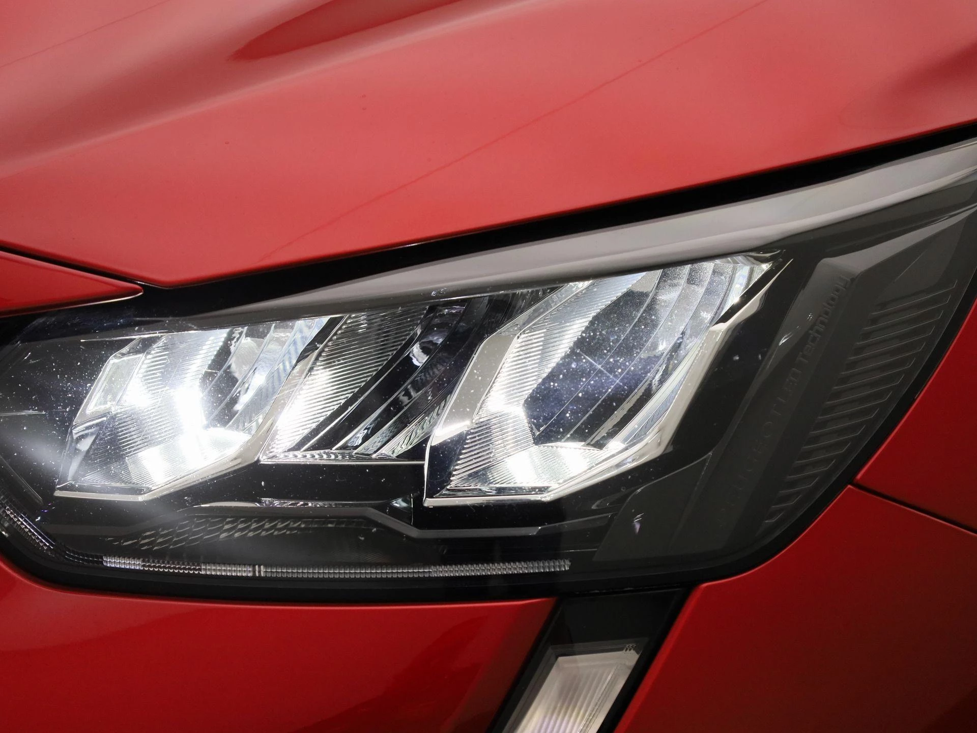 Peugeot-e-208-image-17