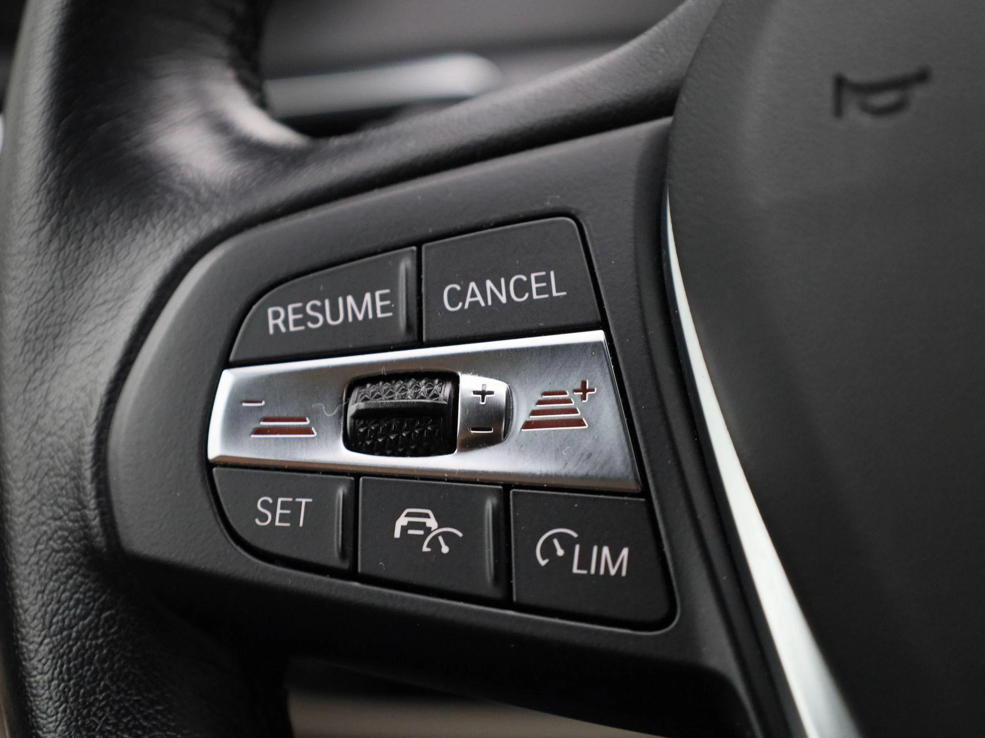BMW-i4-image-19