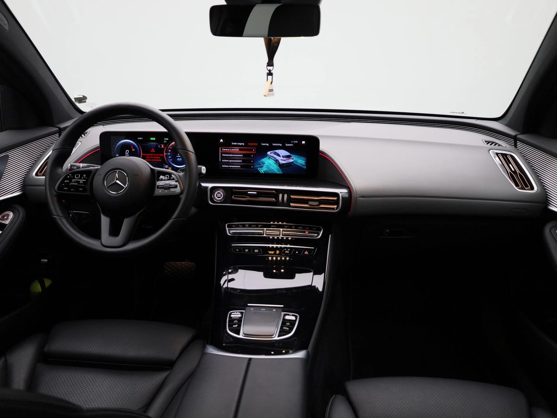 Mercedes-Benz-EQC-image-46