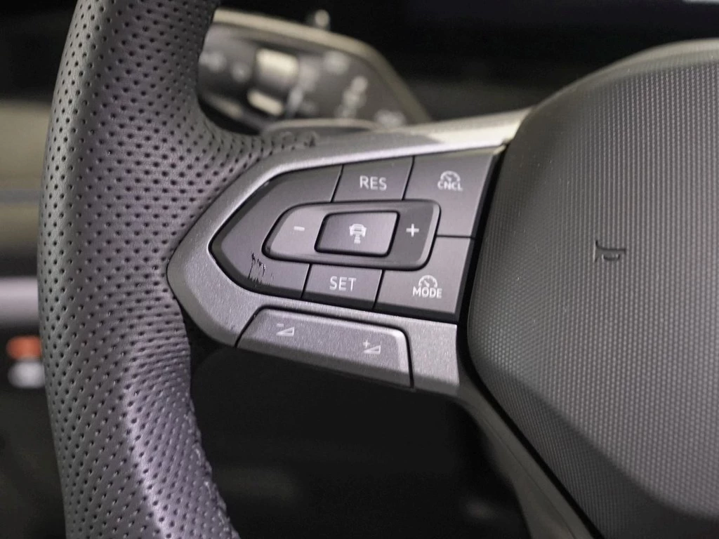 Volkswagen Tiguan 2,0 l TDI DSG R-Line VAL VSA