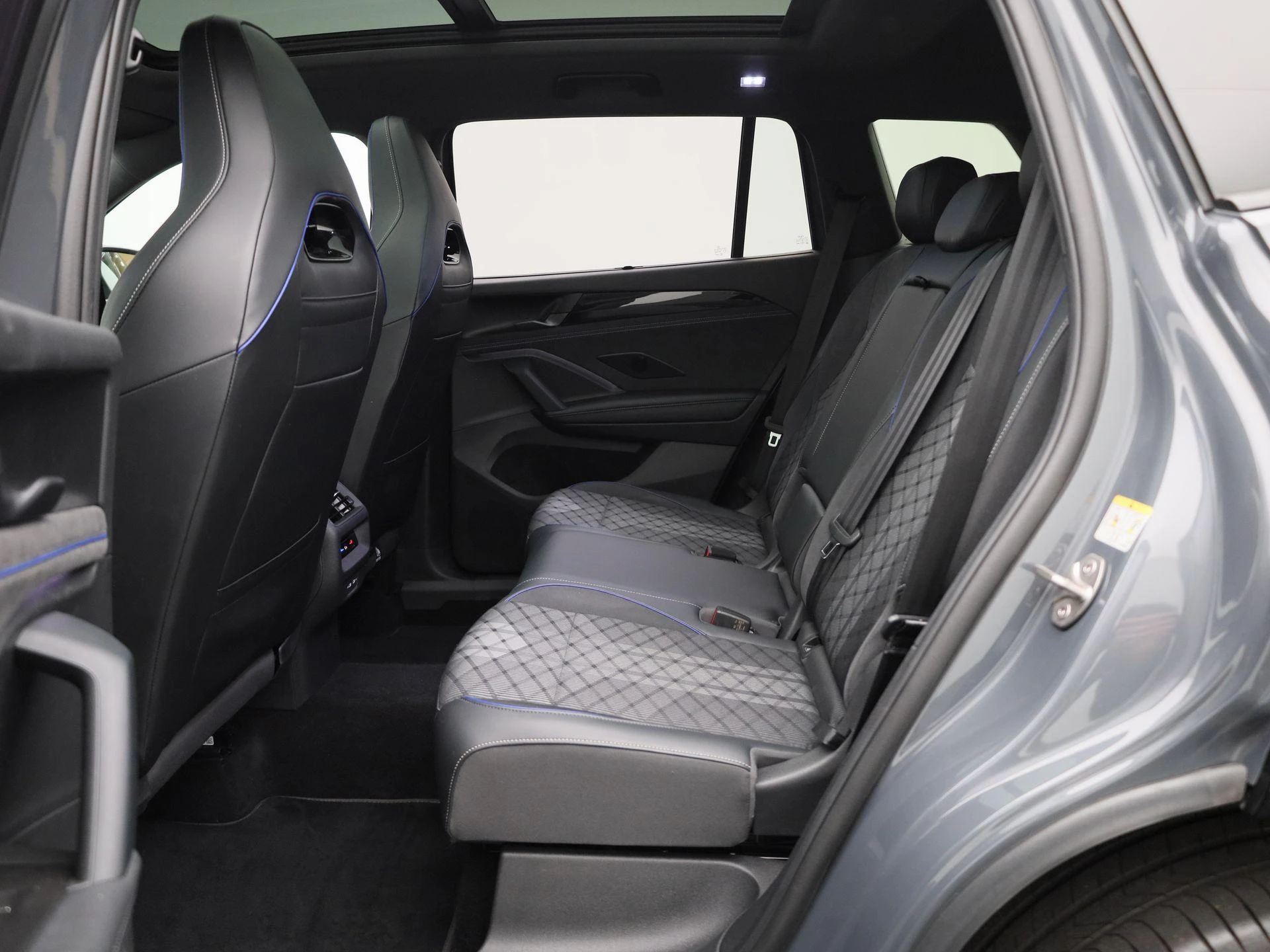 Volkswagen Tayron 1.5 eHybrid R-Line Edition 204 PK|