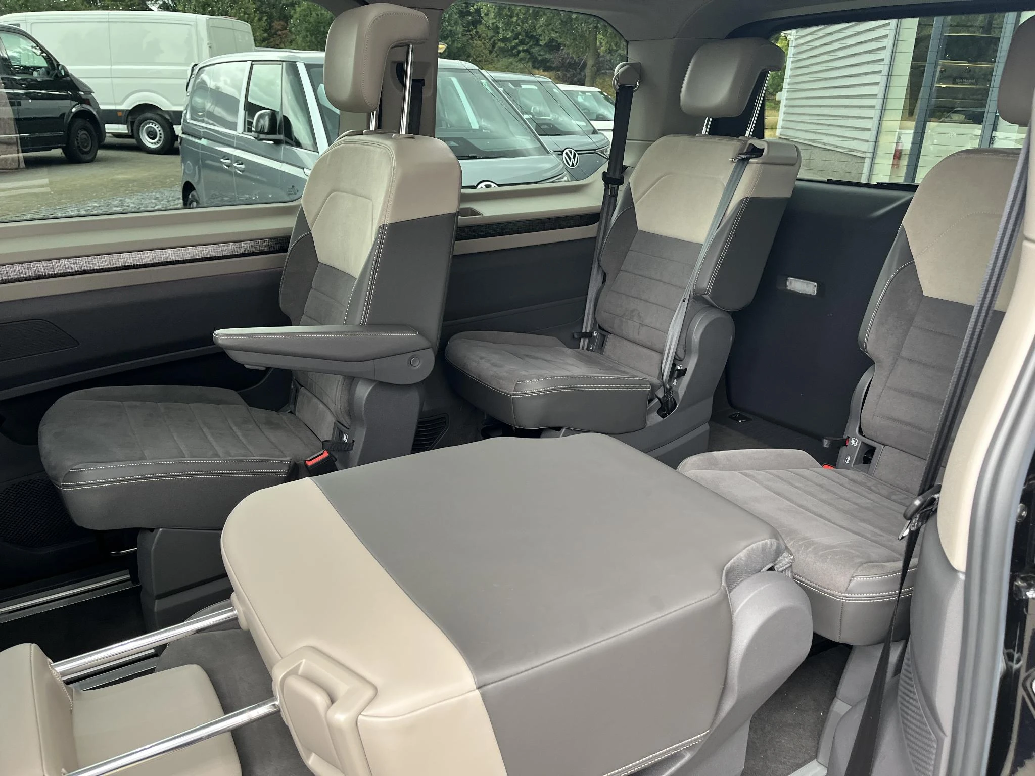 Volkswagen-Multivan-image-3