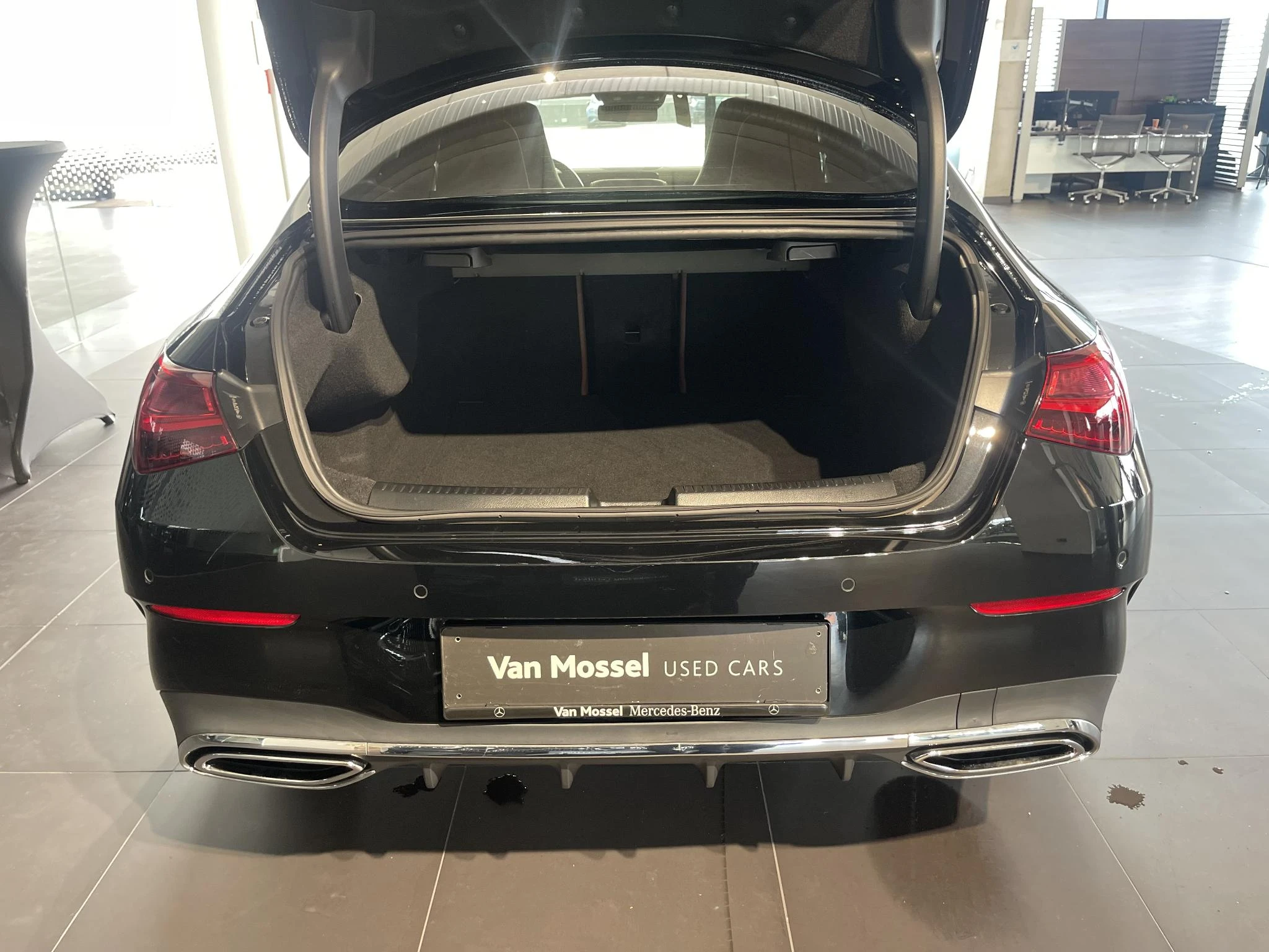 Mercedes-Benz-CLA-image-4